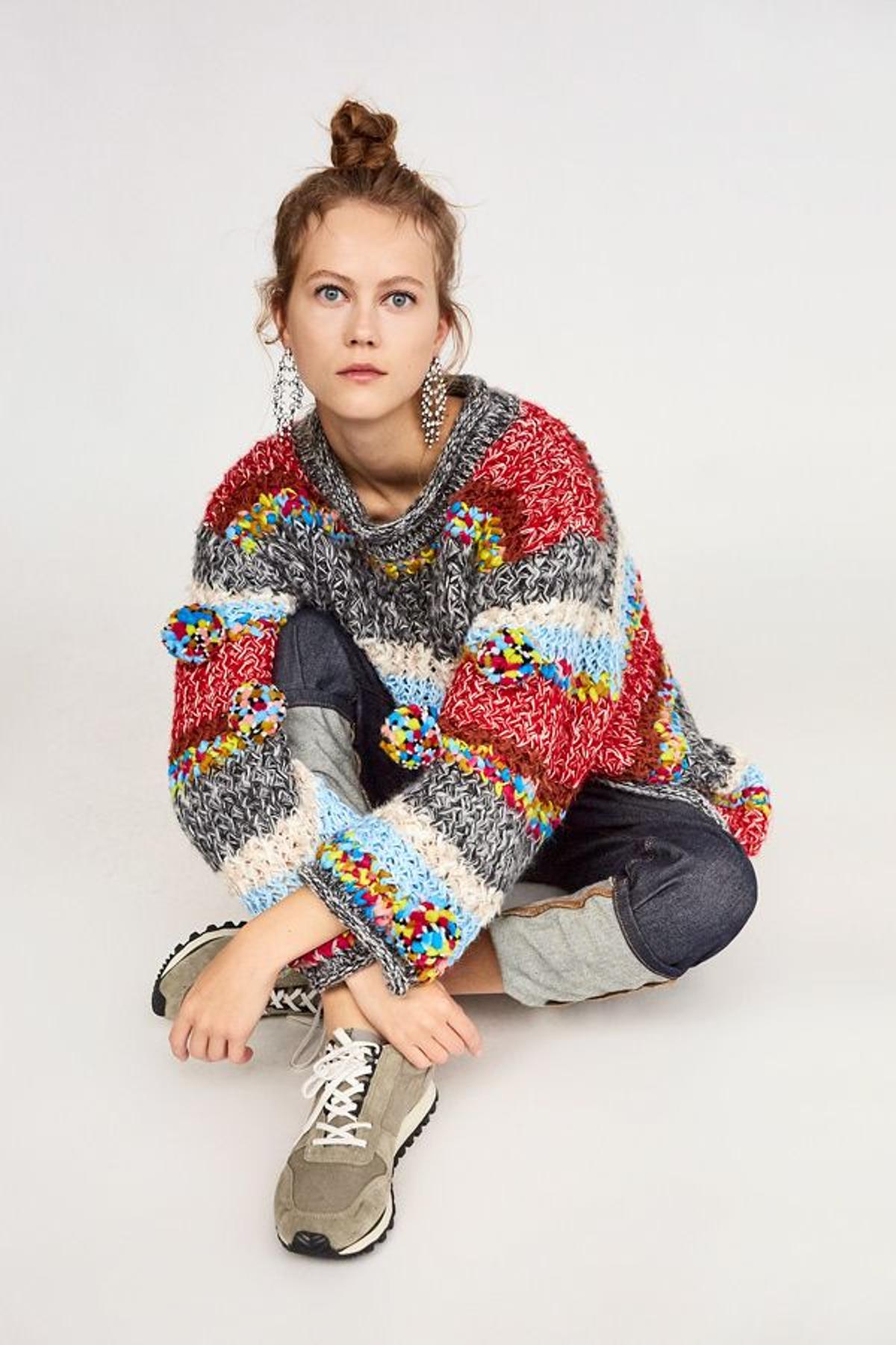 Un invierno a todo color en Zara: jersey con pompones