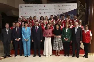 La reina Letizia pone en valor el "horizonte de mitigar el sufrimiento humano" de Cruz Roja Española: así fue la entrega de medallas en Oviedo