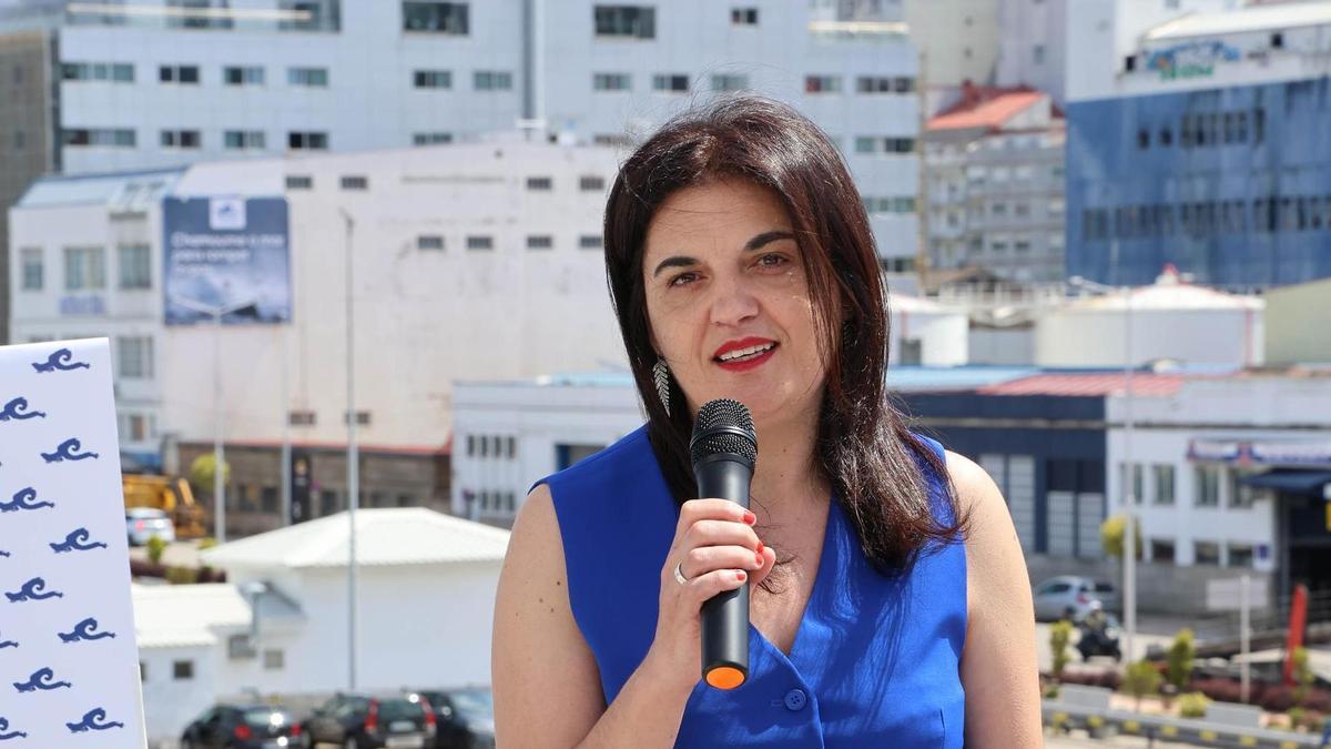 A poeta Olga Novo: «Comecei a escribir poesía con oito anos ao esgotar os poemas dos libros dos meus irmáns; non había biblioteca»