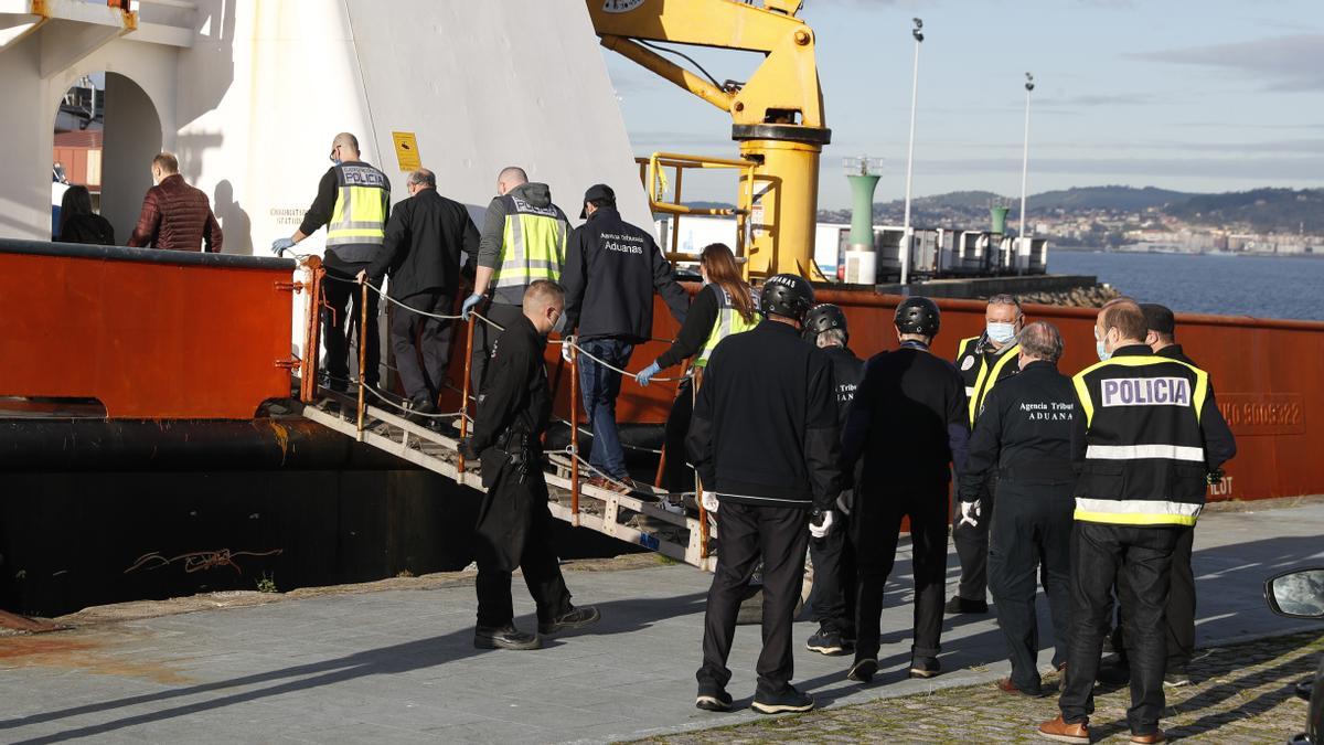 Operativo policial que culminó con el aligo de casi cuatro toneladas de cocaína en el barco