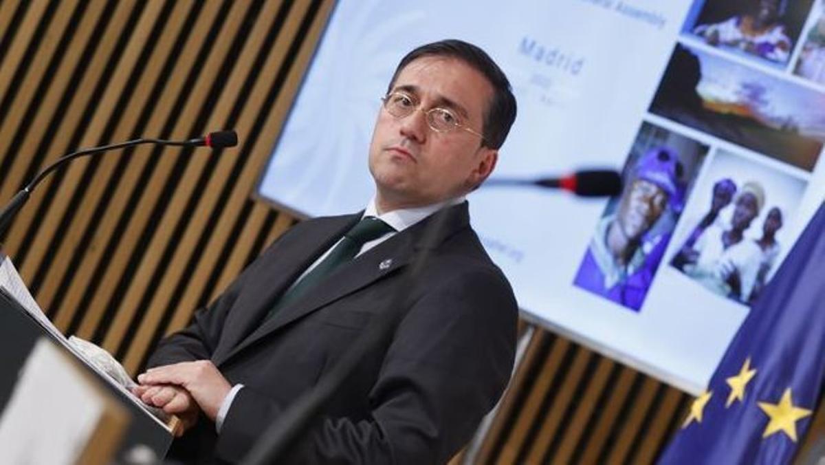Espanya obre la porta a expulsar l’ambaixador rus pels crims de Butxa