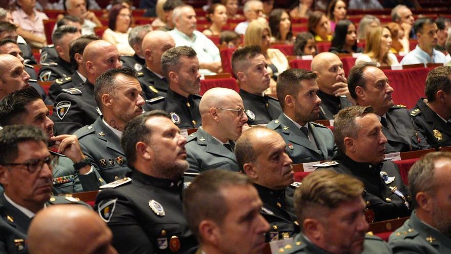 Galería | Así ha sido la entrega de condecoraciones por el Día de la Policía Local en Badajoz