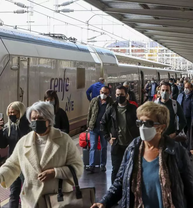 Alicante recupera los 18 AVE con Madrid pero ningún viaje es todavía directo