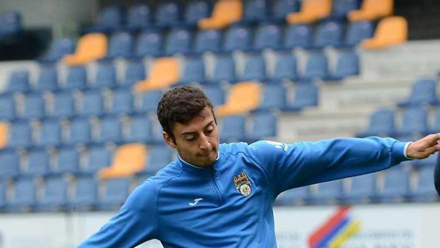 Kevin Presa, durante un entrenamiento. // Rafa Vázquez