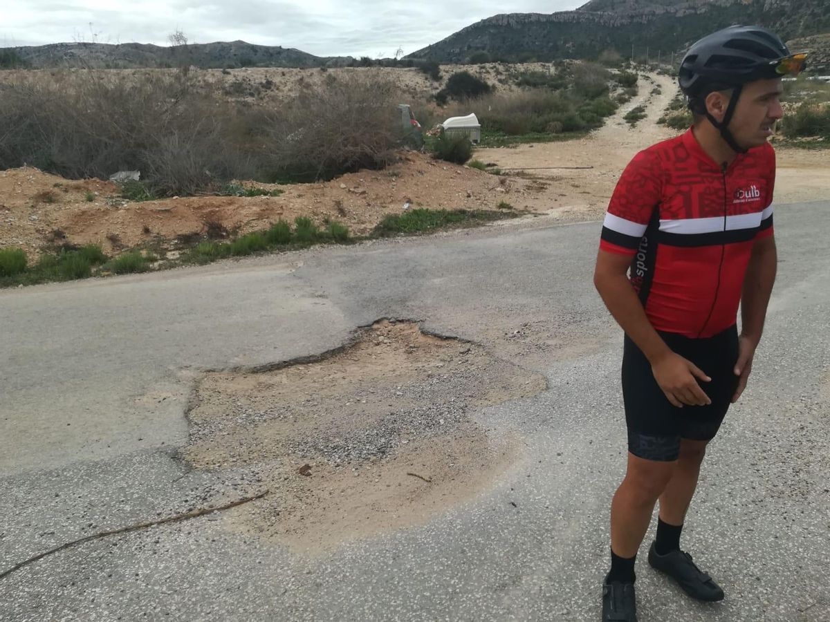 El ciclista Rubén Martínez, tras la caída, en una imagen cedida por él mismo.