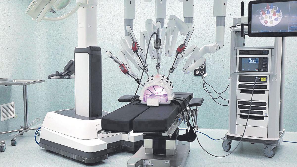 El robot ‘Da Vinci’ del hospital Miguel Servet, el pasado mes de marzo.