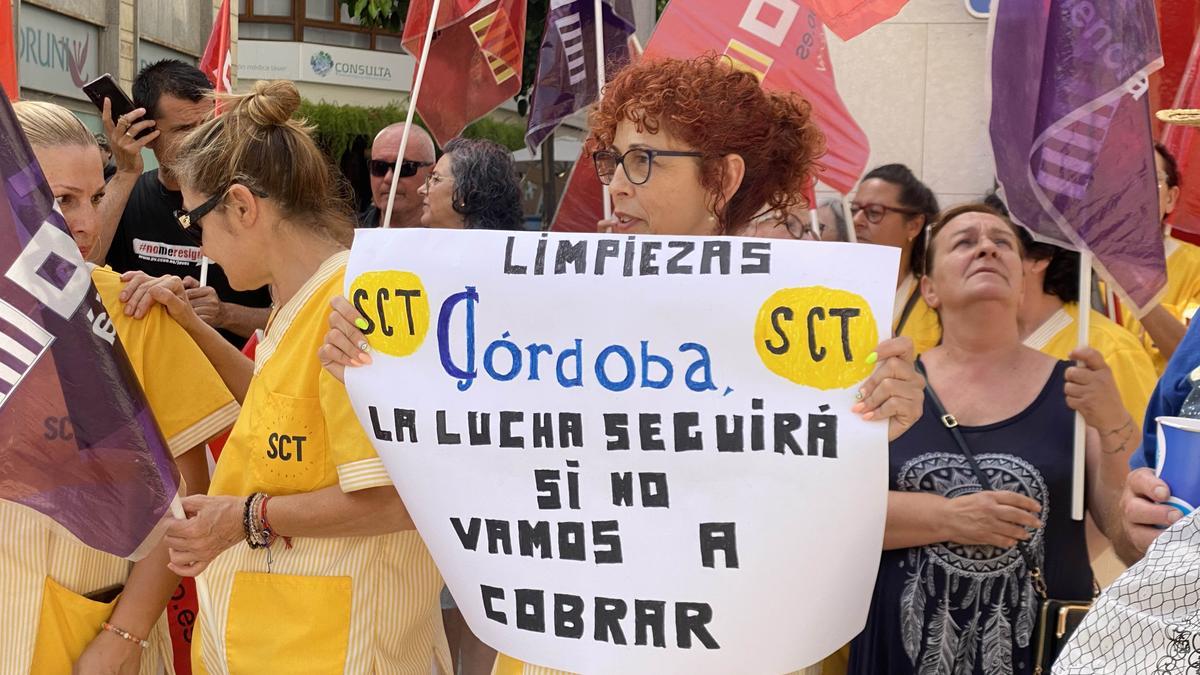 Trabajadoras de Limpiezaas Córdoba durante la protesta del pasado julio