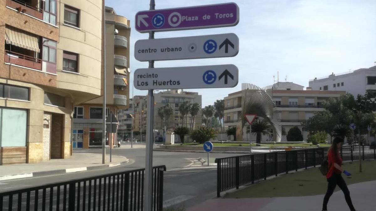 Orihuela renueva parte de su señalización turística