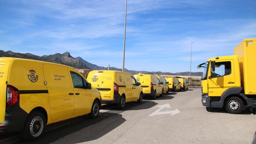 Correos incorpora seis nuevas furgonetas eléctricas a su flota ecológica en la Safor