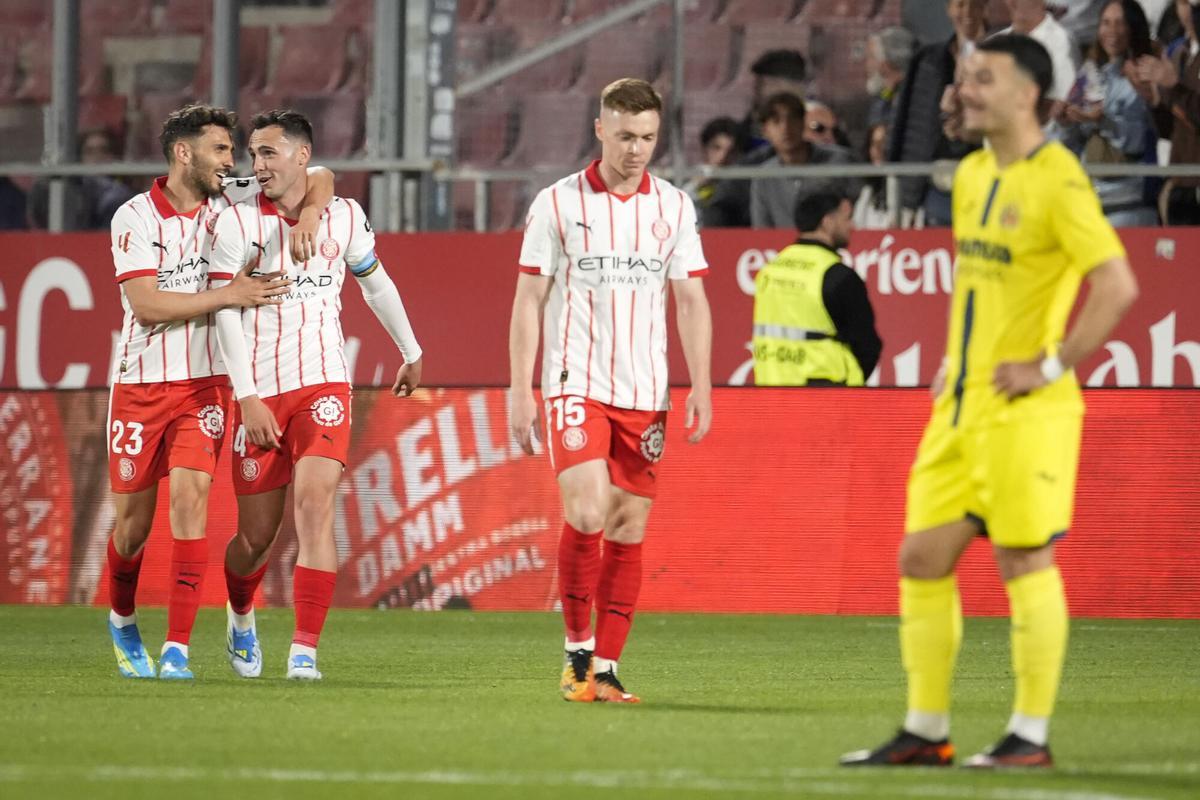 Los jugadores del Girona celebran un gol en propia del Villarreal