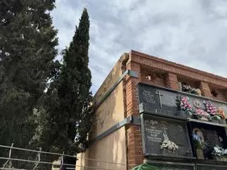 Elda rehabilita un bloque de nichos en mal estado del cementerio de Santa Bárbara