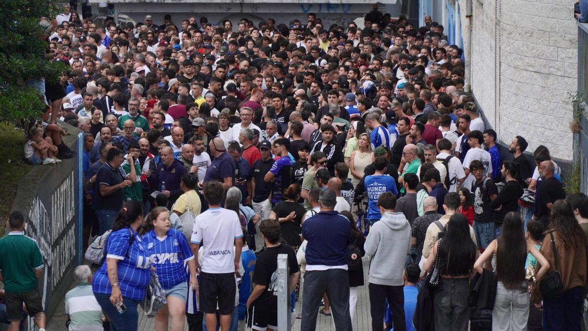 Las Federación de Peñas, Riazor Blues y Old Faces denuncian al Deportivo ante Protección de Datos