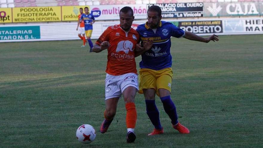 Iñaki, autor del gol, en el partido frente a Unionistas.