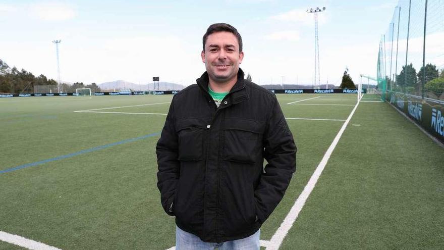 Miguel Álvarez, ayer en uno de los campos de entrenamiento de A Madroa. // Ricardo Grobas