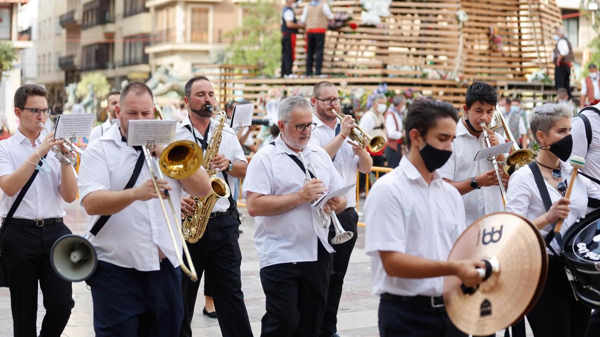 Búscate en el segundo día de Ofrenda por la calle Caballeros (entre las 17.00 y las 18.00 horas)