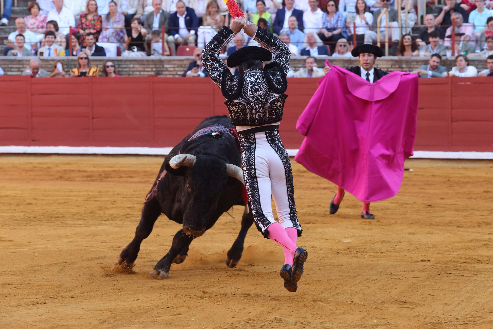 Migie Ángel Perera sale a hombros de Los Califas