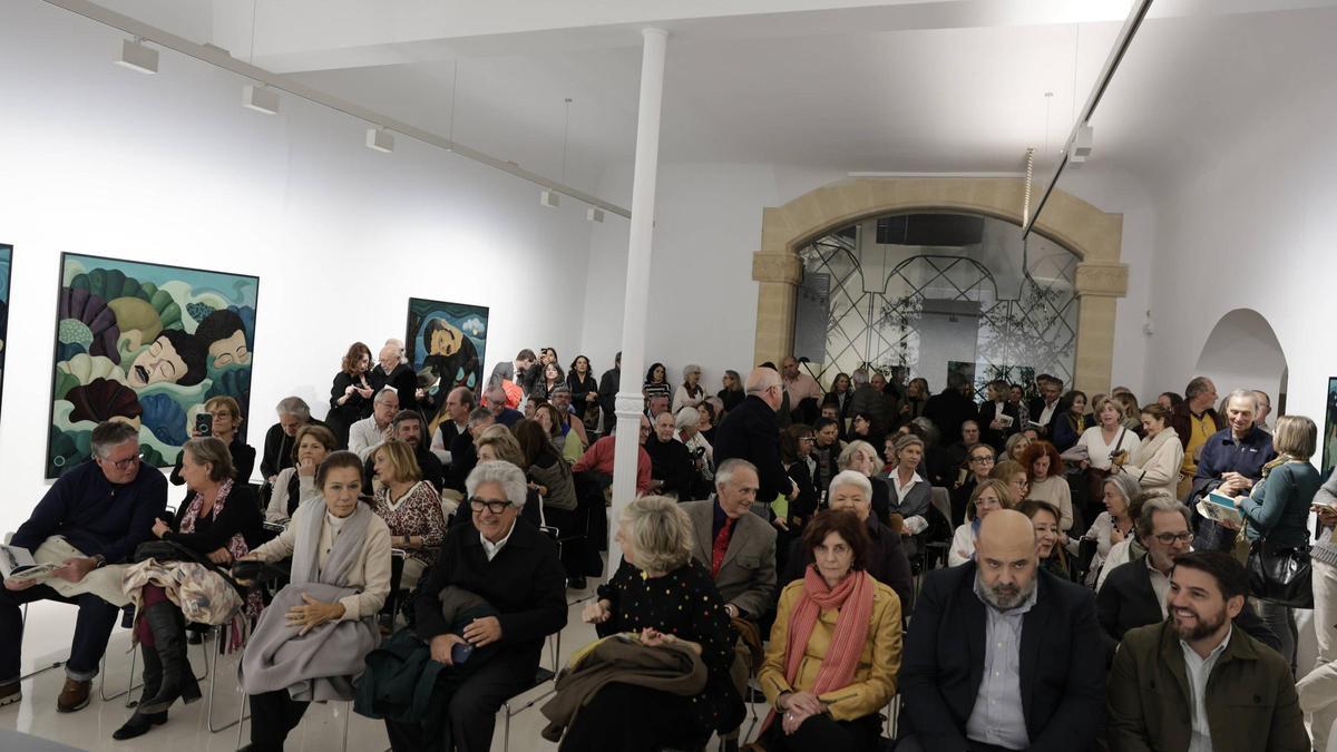 FOTOS | José Carlos Llop llena la sala Pelaires de Palma en la presentación de 'Gomila 70's'