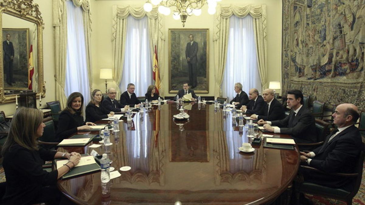 El Consejo de Ministros, reunido para conceder a Suárez el Collar de Carlos III, este lunes.