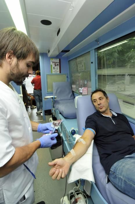 Autobús de donación de sangre y médula ósea