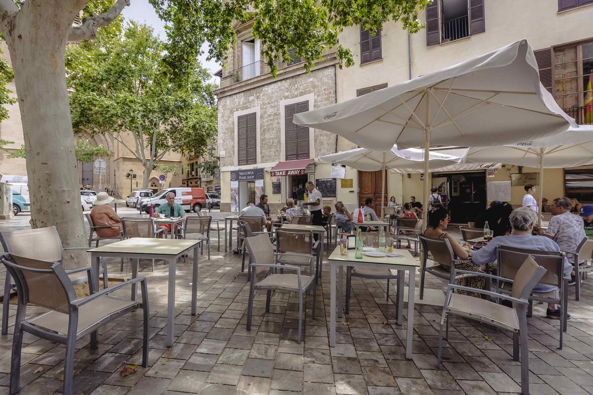 Bares y restaurantes detectan el descenso en el gasto de los residentes