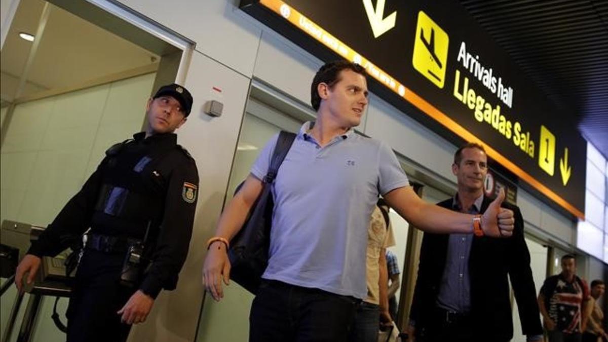 Albert Rivera  a su llegada al aeropuerto de Madrid - Barajas procedente de Venezuela