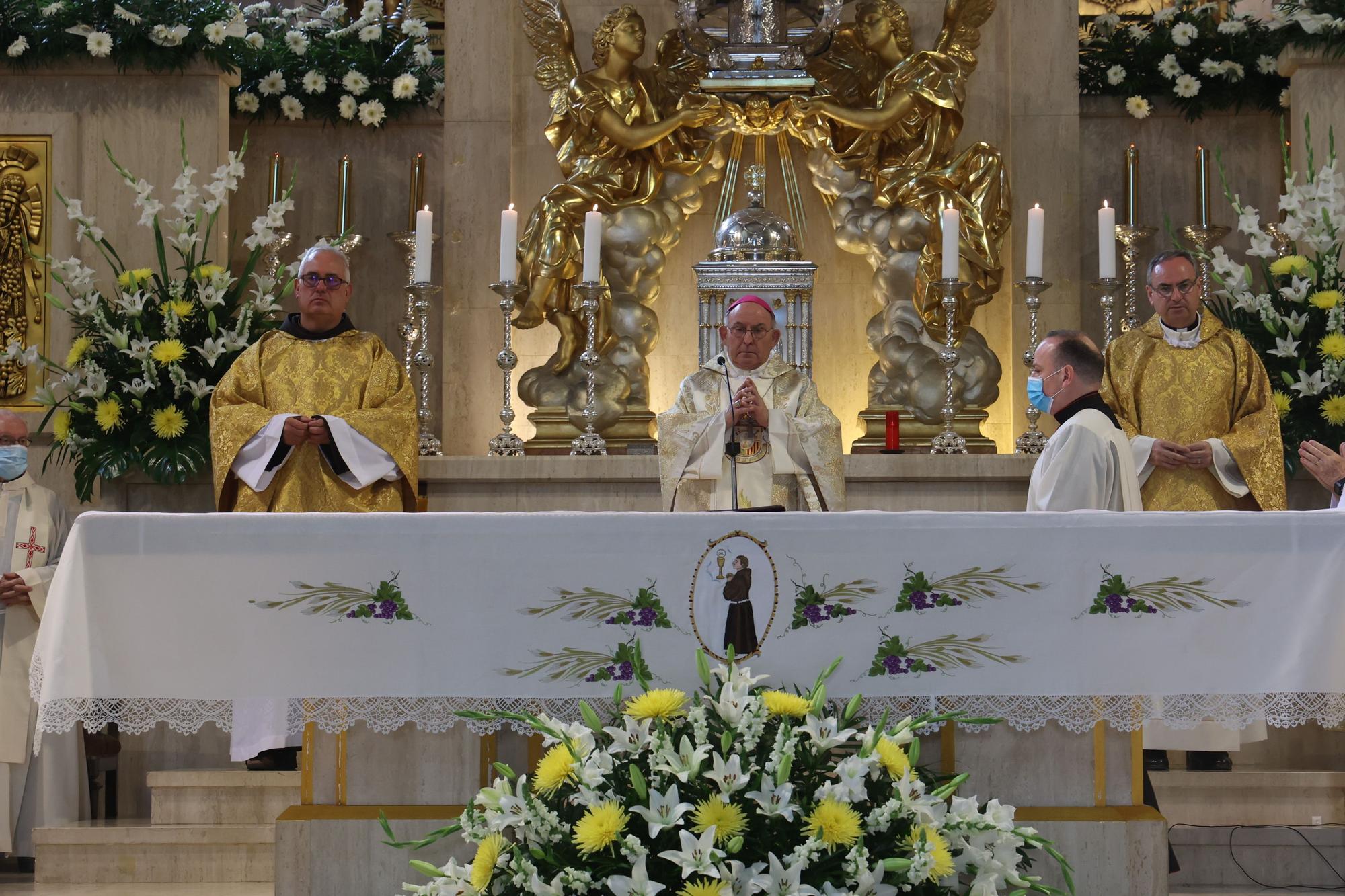 Las imágenes de la misa y la procesión del día de Sant Pasqual en Vila-real