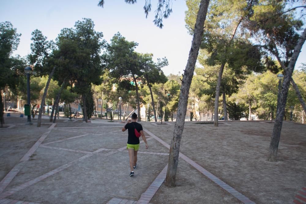 Los vecinos reclaman un mayor mantenimiento en el parque Fernández Ordóñez y en la ladera del río