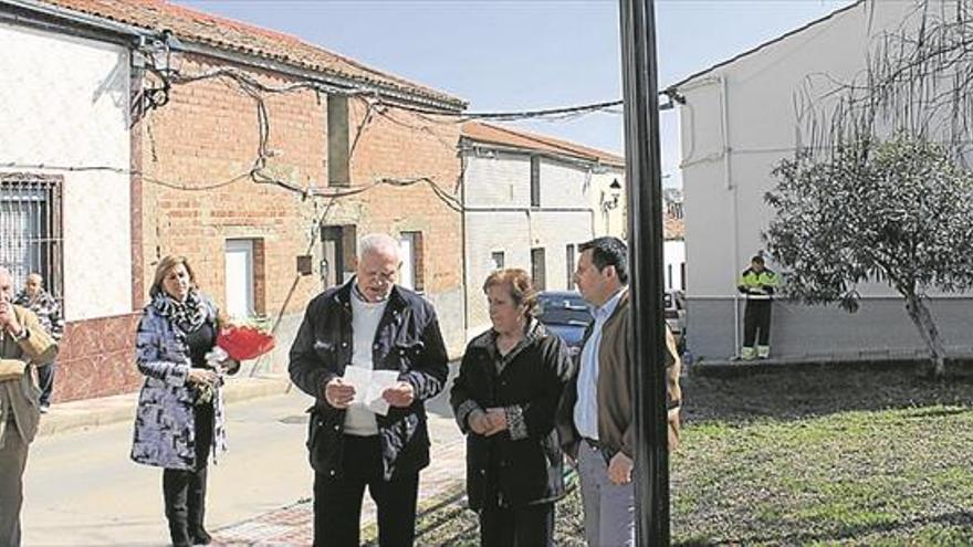 Dedican una plaza a Jerónimo Mohedano