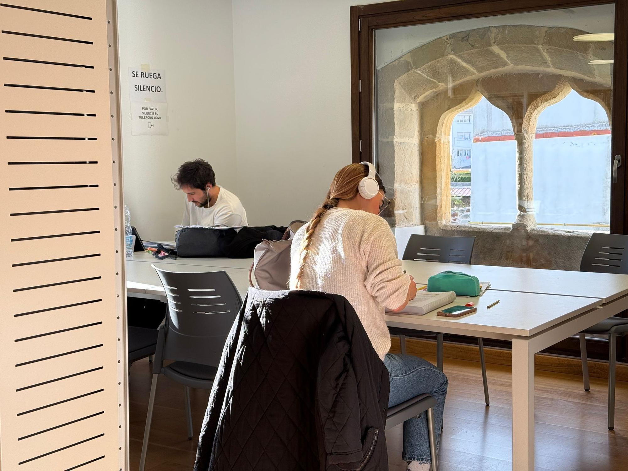Los usuarios de la biblioteca de Villaviciosa agradecen el nuevo horario