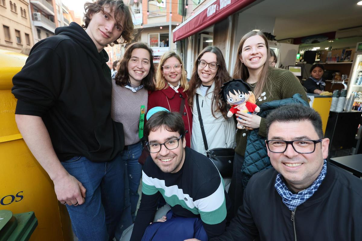 Búscate en la macrogalería de fotos más esperada: Las collas, protagonistas un año más de la Magdalena
