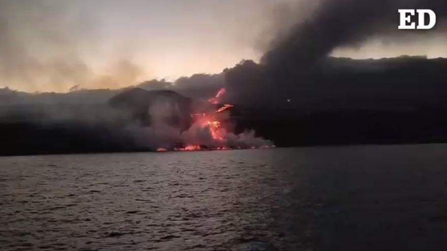 Amanece el undécimo día con la lava del volcán de Tajogaite cayendo al mar