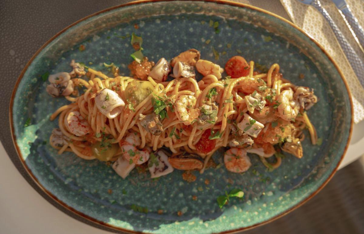 Plato de ‘tagliatelle frutti di mare’. | VIBRA HOTELS