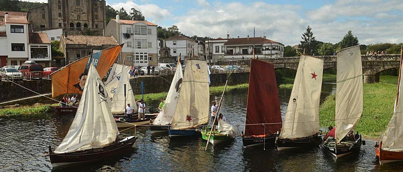 Dornas á súa chegada a Padrón despois de remontar o Ulla e o Sar.