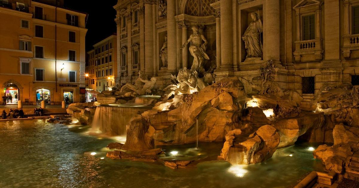 La Fontana di Trevi, con iluminación nocturna