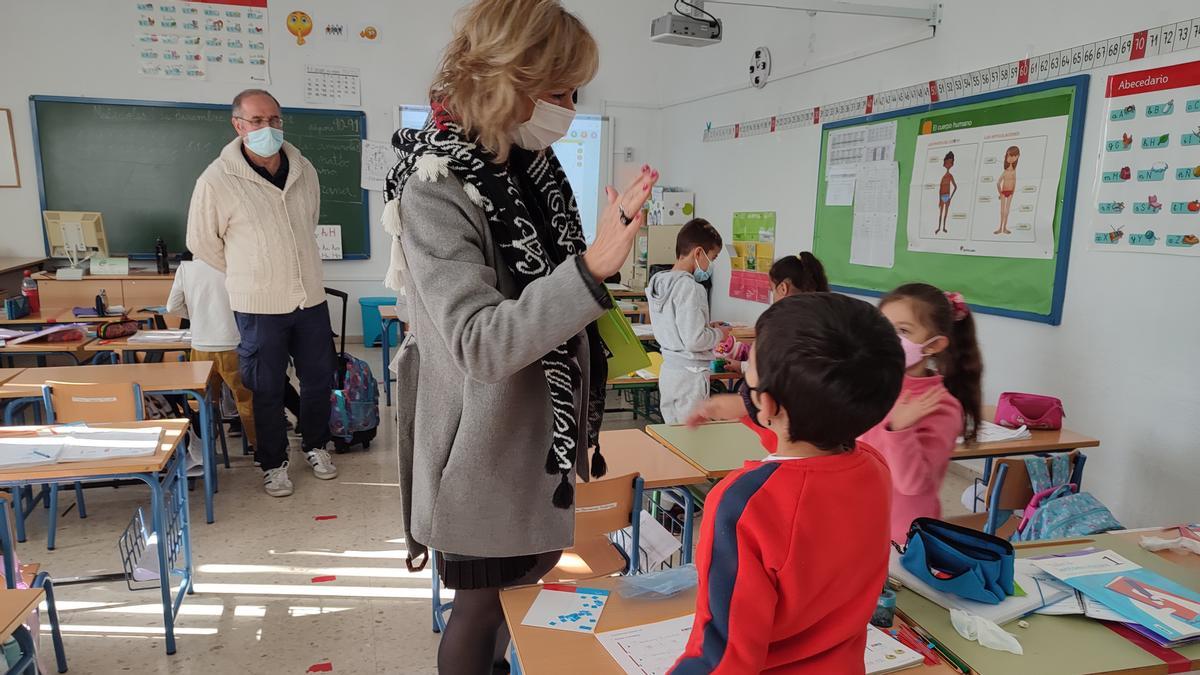 Inmaculada Troncoso en el aula de uno de los centros beneficiados por el refuerzo de orientadores.