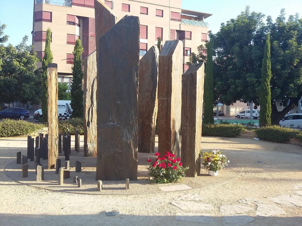 Espacio de homenaje a las víctimas metro 3 de julio de 2006 en Torrent.