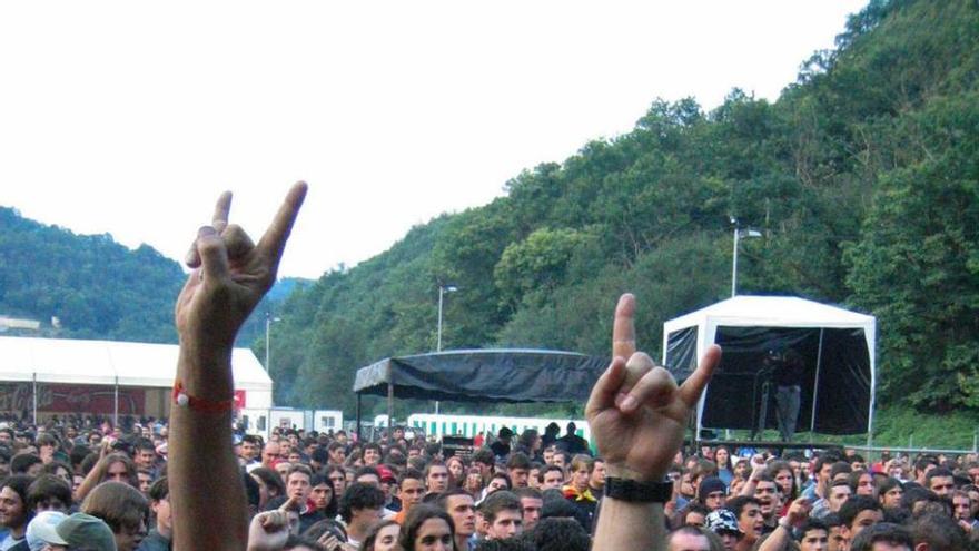 tras la estela del derrame rock. El Ayuntamiento de Langreo busca contar con un gran festival de música similar al Derrame Rock que se celebró en el concejo entre 2000 y 2003.