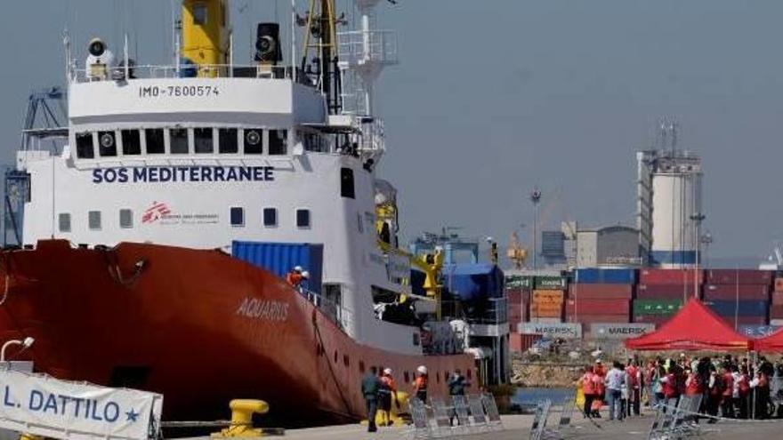 Els tres vaixells van arribar durant el matí al port de València.