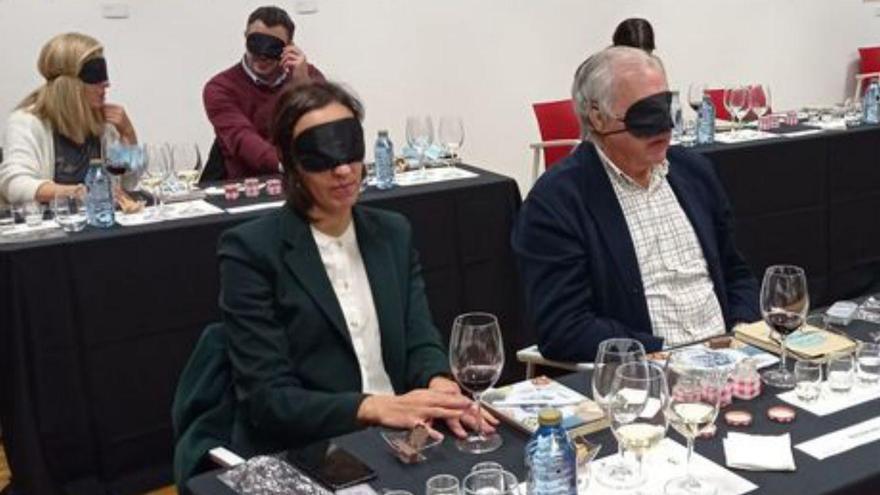 Participantes en la cata, ayer.