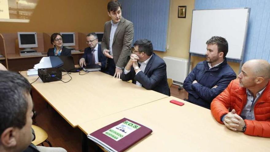 Una reunión de la consejera de Medio Ambiente en Gijón para analizar el plan de calidad del aire.