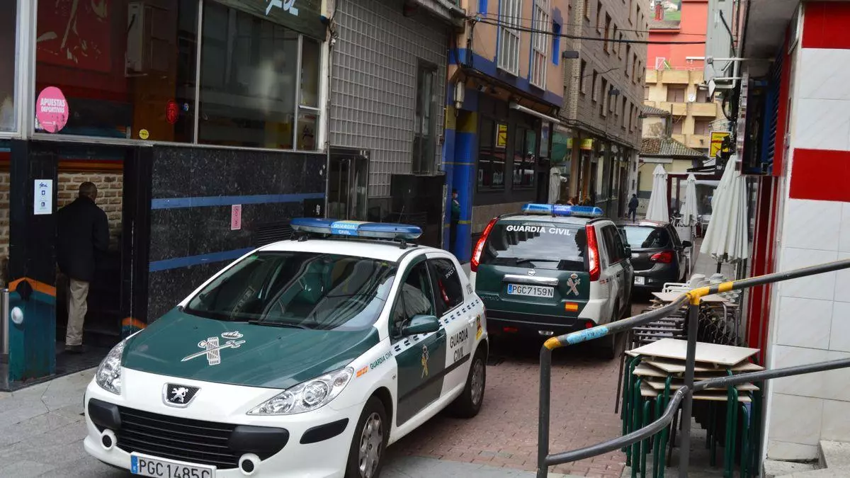 La muerte de un sanitario por sobredosis destapa que otro robaba medicamentos del Hospital de Cangas del Narcea y vendía drogas