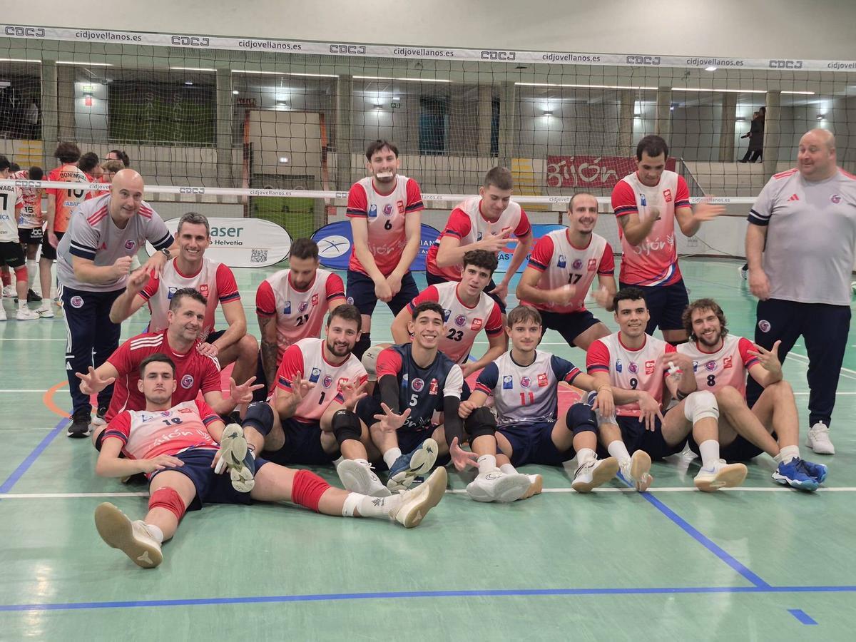La plantilla del CID Jovellanos celebra uno de sus triunfos.