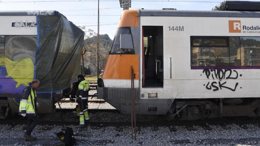 Vagons del tren accidentat, a l&#039;estació de Sant Vicenç