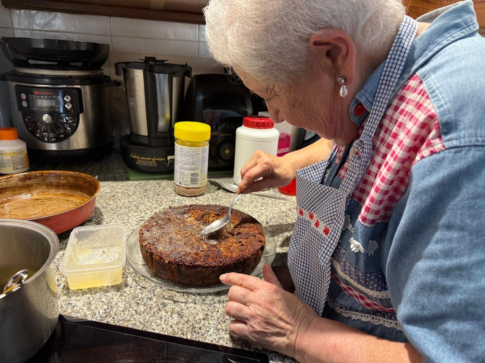En imágenes: Así hace Alicia Castiello su tarta arriera para la fiesta de Camoca