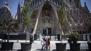 Barcelona 27 07 2020 Crisis en el turismo por el coronavirus Covid-19 En la foto alrededores de la Sagrada Familia con pocos turistas Foto Ferran Nadeu