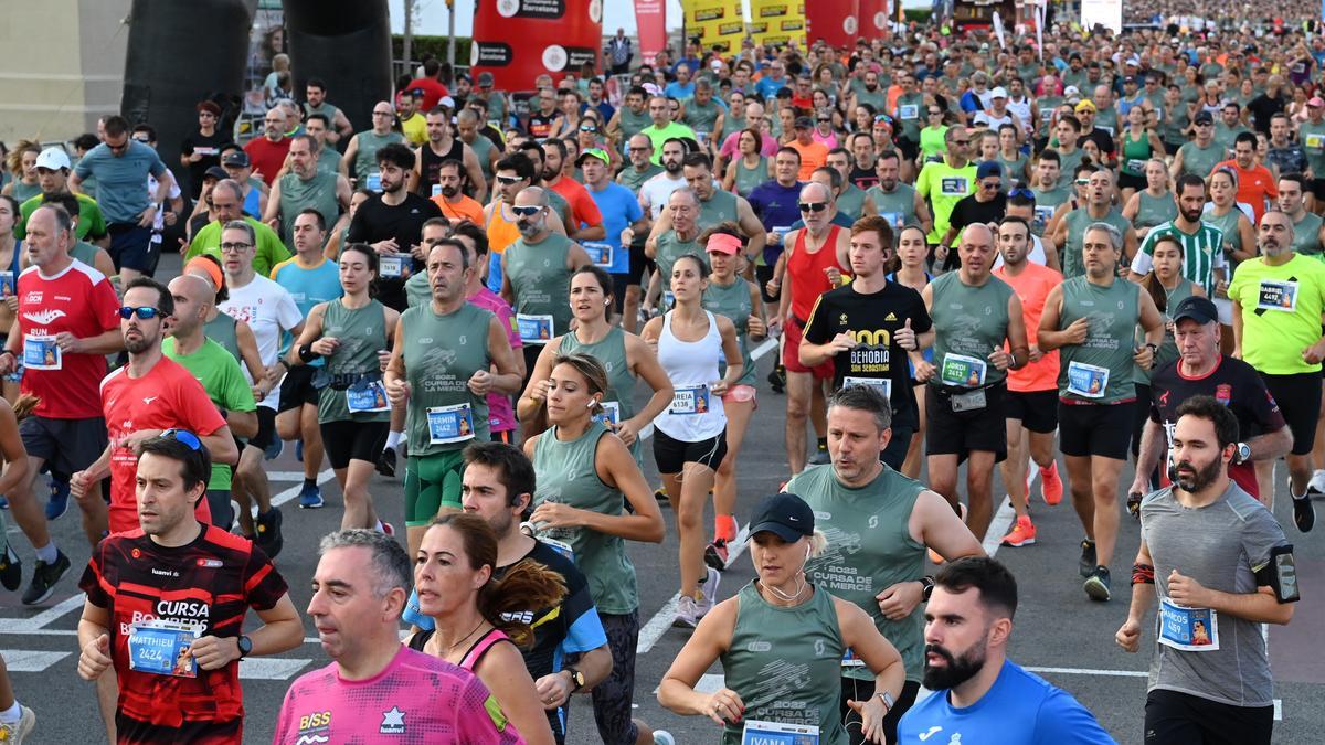 Participantes en la cursa de la Mercè iniciando el recorrido de 10 km.