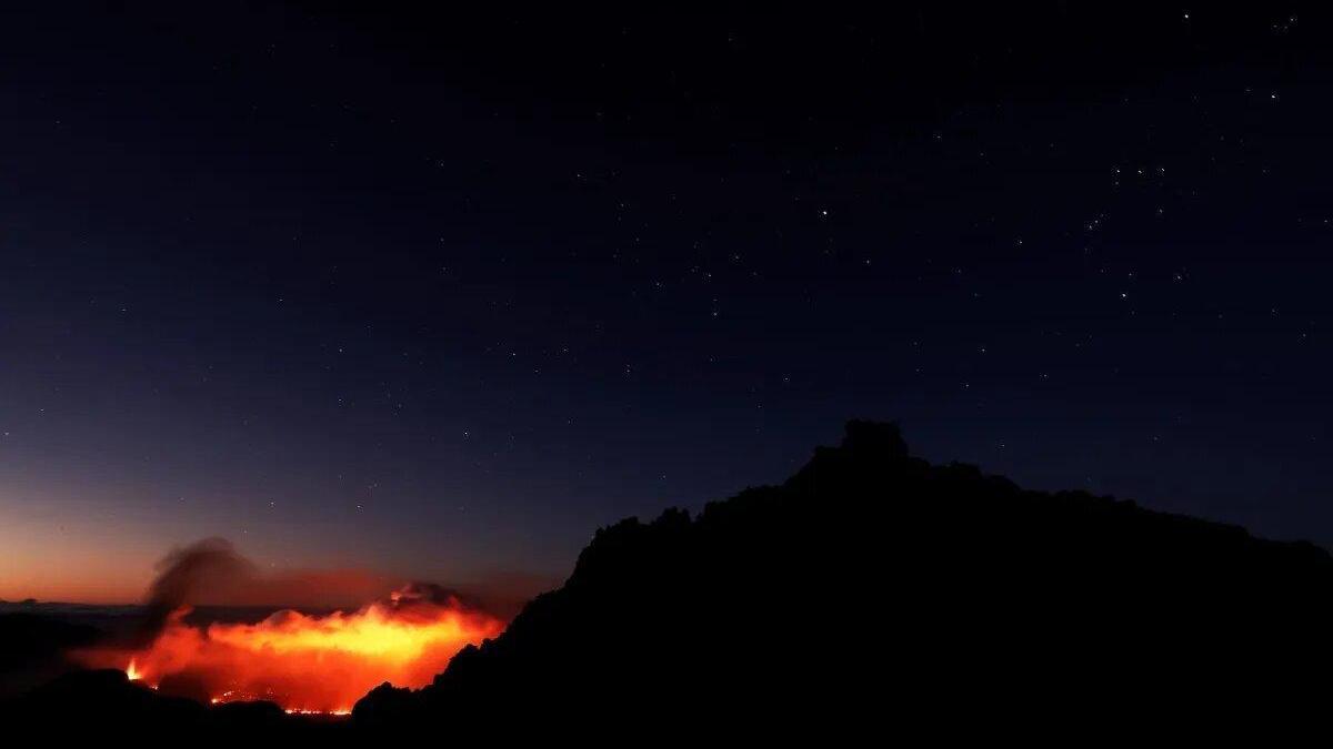 Vista del volcà Cumbre Vieja durant l&#039;erupció del 2021