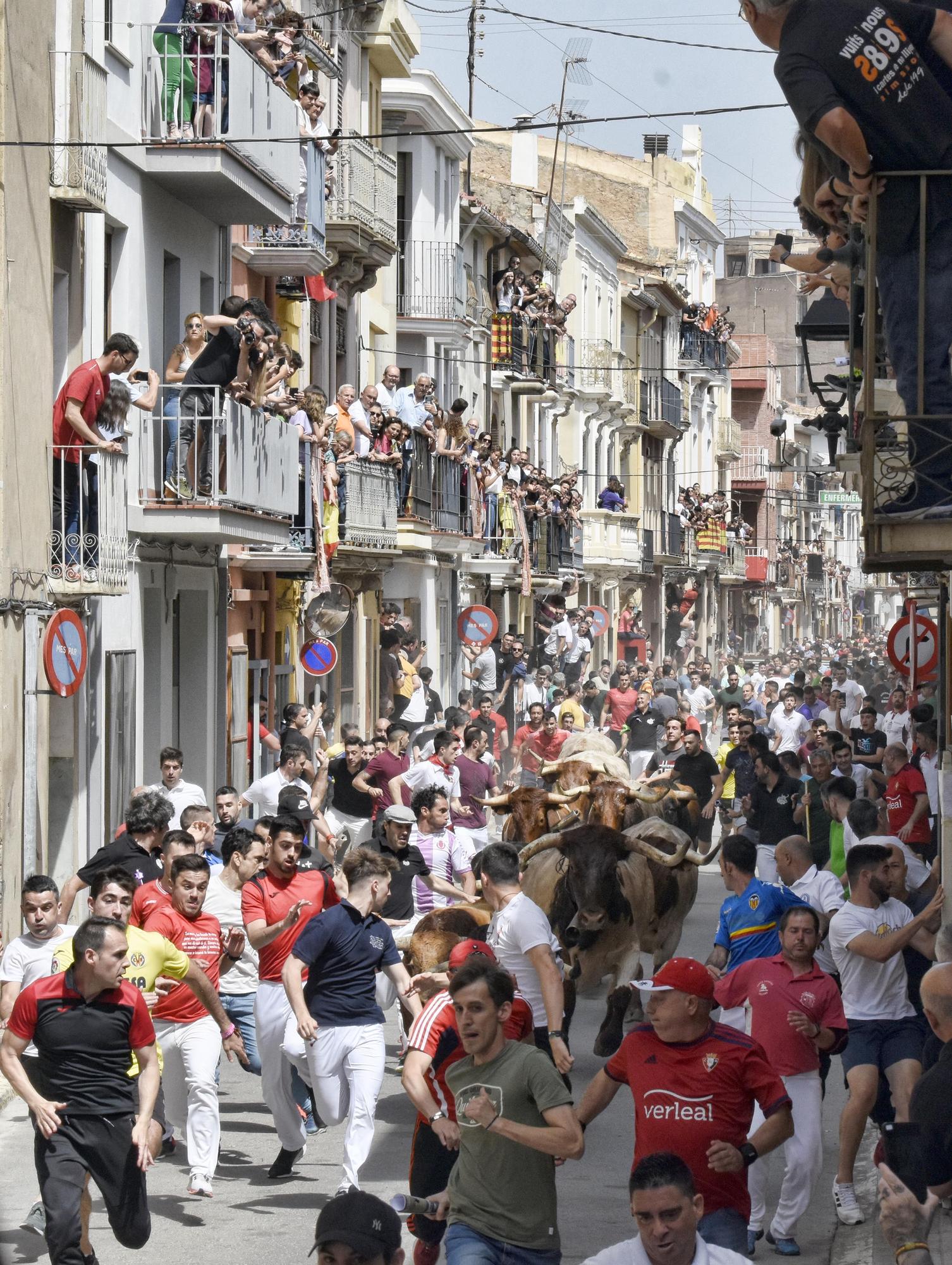 Así fue el encierro de Algarra en Almassora que reunió más de 7.000 asistentes