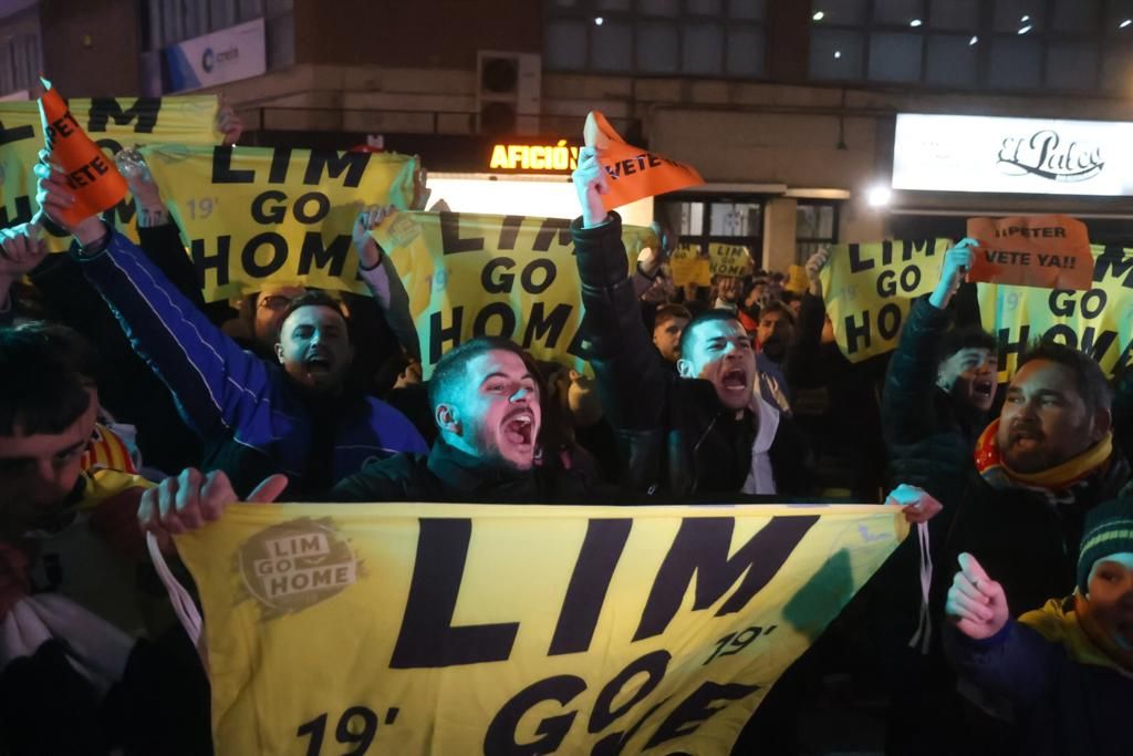 El 11-F, en imágenes: El valencianismo protesta contra Peter Lim