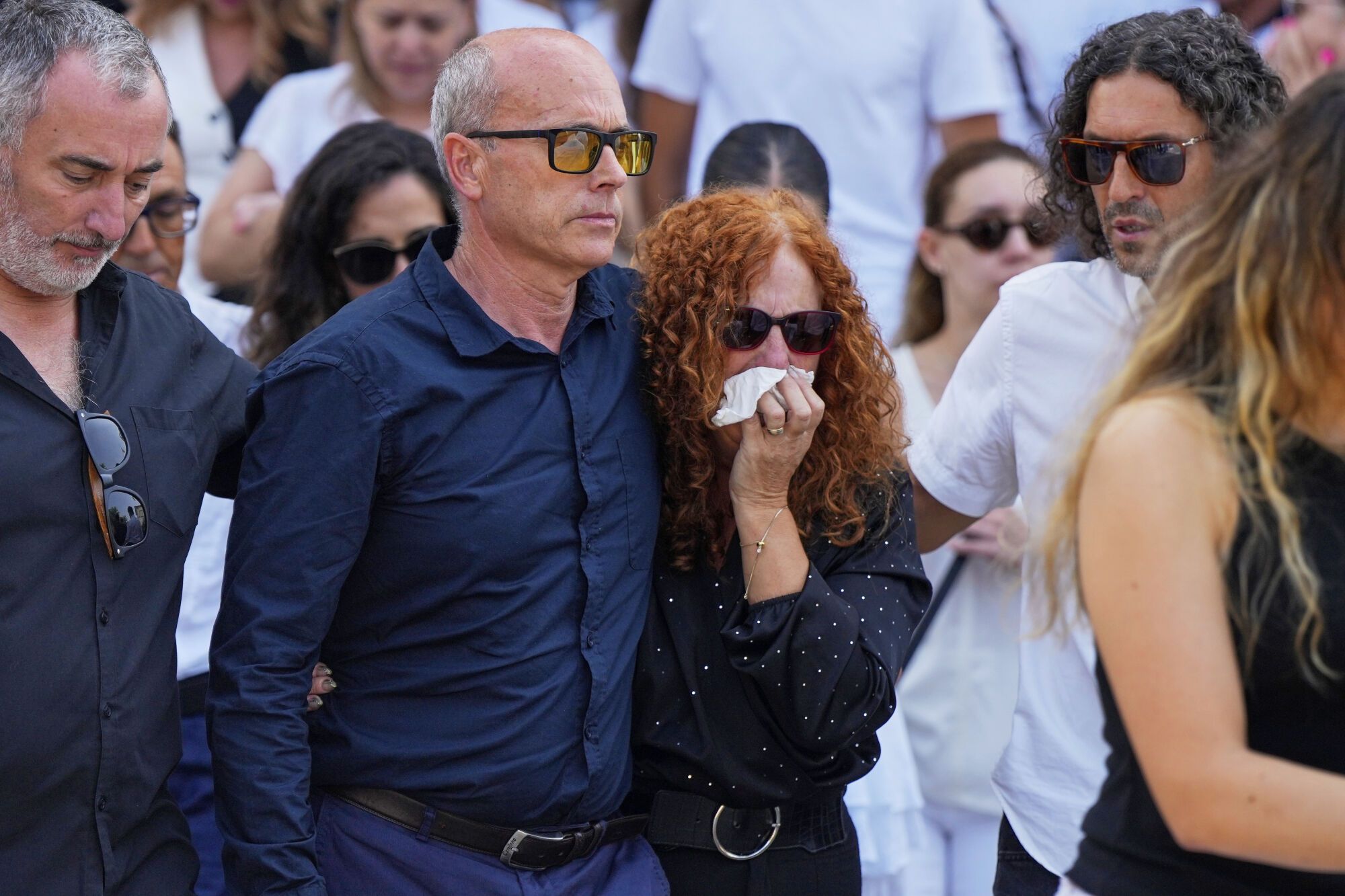 Diogo Jota's parents Joaquim and Isabel, reacts next to the coffin of their sons, during their funeral in Gondomar, near Porto, Portugal, on Saturday, July 5, 2025. (AP Photo/Manu Fernandez)